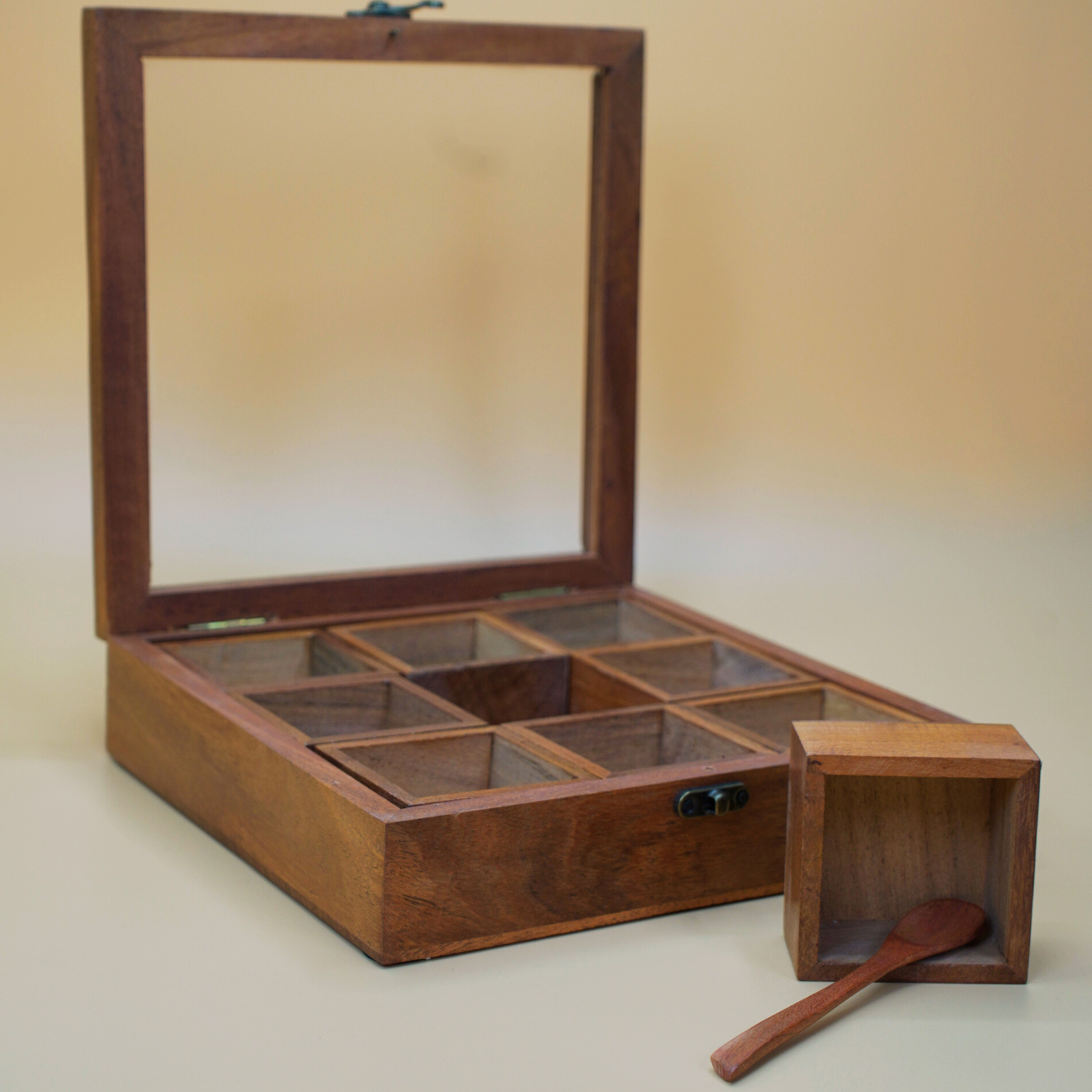 Gewürzbox aus Holz 9 Fächer – Dekorativ mit Glasdeckel und Löffel, Ideal für Gewürze und Kräuter